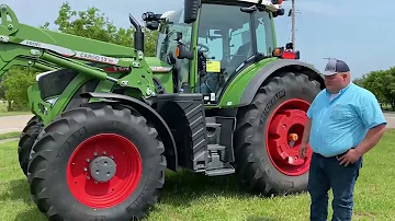 Kolik váží traktor Fendt 718?