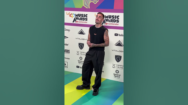 Rels B posa en la alfombra roja de Los 40 Music Awards