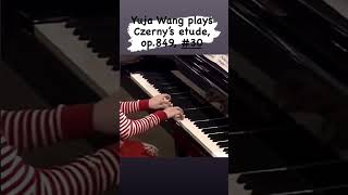 Young Yuja Wang plays Czerny’s etude. Юная Ван Юйцзя играет этюд Черни.