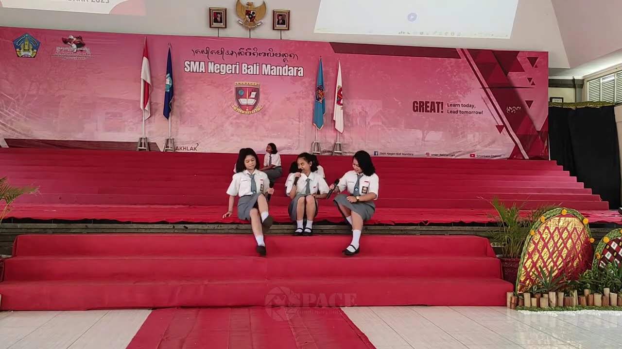 𝐏𝐞𝐫𝐢𝐧𝐠𝐚𝐭𝐚𝐧 𝐇𝐚𝐫𝐢 𝐀𝐈𝐃𝐒 𝐒𝐞𝐝𝐮𝐧𝐢𝐚 𝐝𝐚𝐧 𝐀𝐰𝐚𝐫𝐝𝐢𝐧𝐠 𝐃𝐮𝐭𝐚 𝐊𝐞𝐬𝐞𝐡𝐚𝐭𝐚𝐧 𝐒𝐦𝐚𝐧𝐛𝐚𝐫𝐚