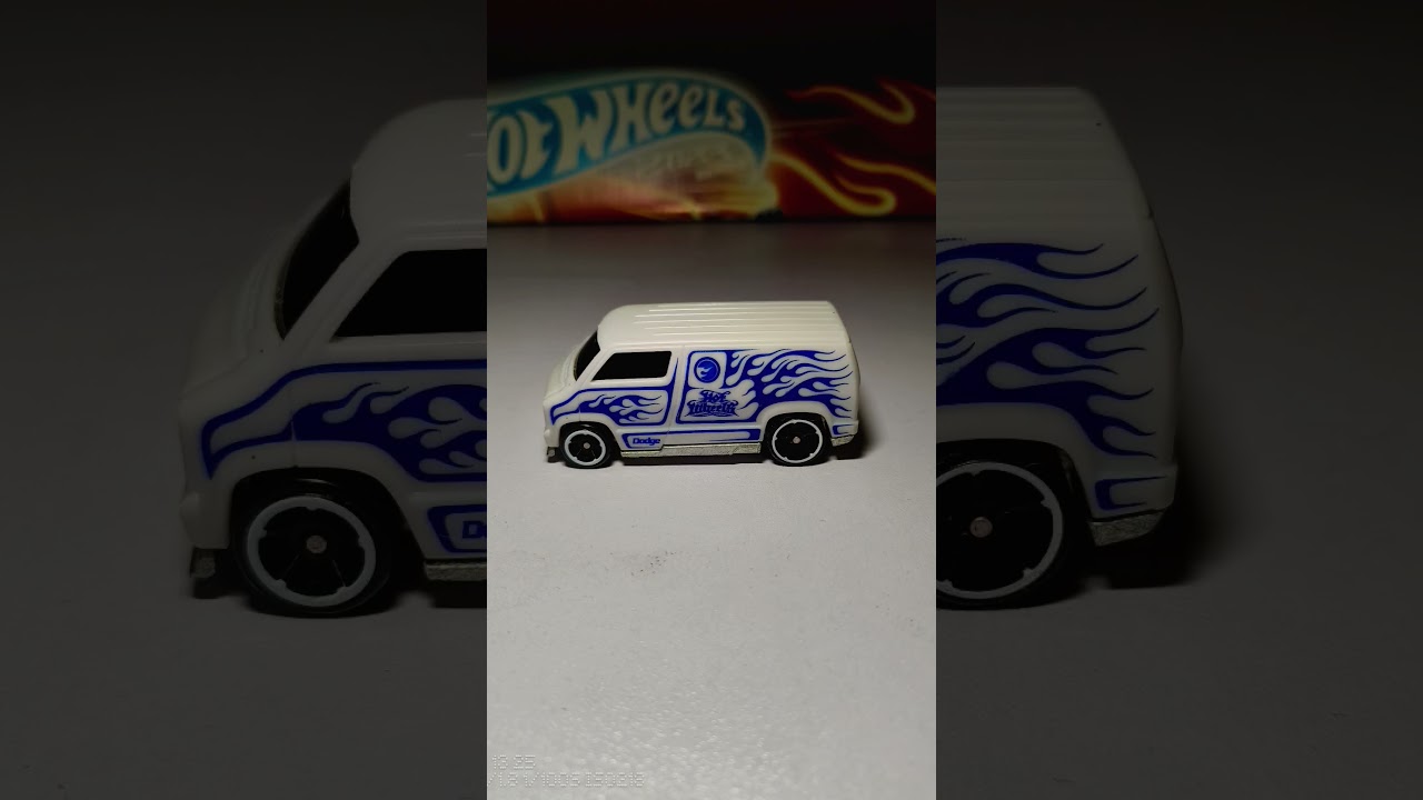 CUSTOM '77 DODGE VAN 