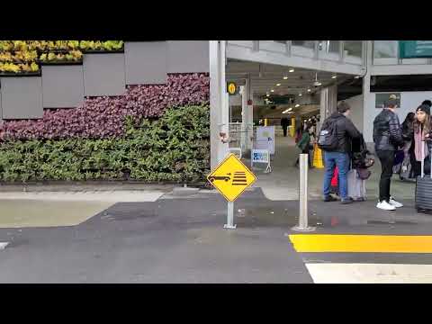 Video: Cómo llegar y salir del aeropuerto de Vancouver (YVR)