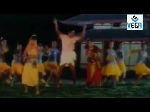 En Pondatti Nallava Movie Song -3