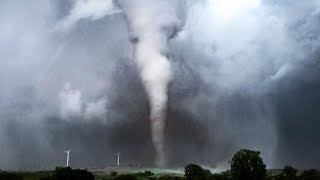 🟥 LIVE STORM CHASER: Tornado Outbreak Likely - Iowa Wisconsin Live Weather