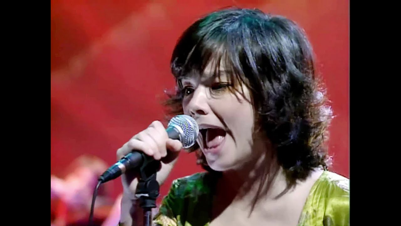 Björk - Bachelorette (1997) - YouTube
