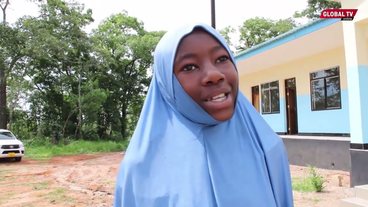 WANAFUNZI KATAVI WAFURAHIA KUKAMILIKA KWA SHULE MPYA...