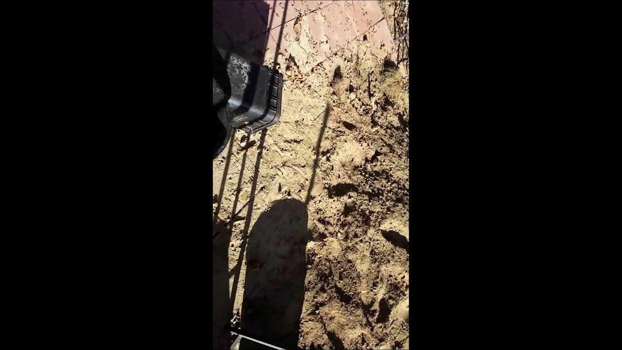 Geothermal heating greenhouse - part 4 - Covering the corrugated pipe