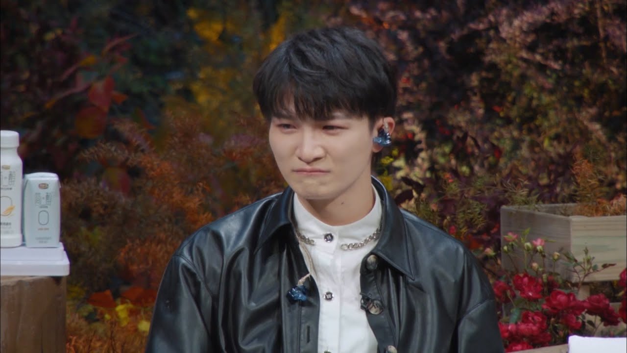 《时光音乐会》周深专场，海内外粉丝隔空表白周深感动落泪