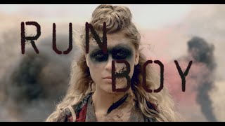 Run Boy Run Dance Video - Woodkid Resimi