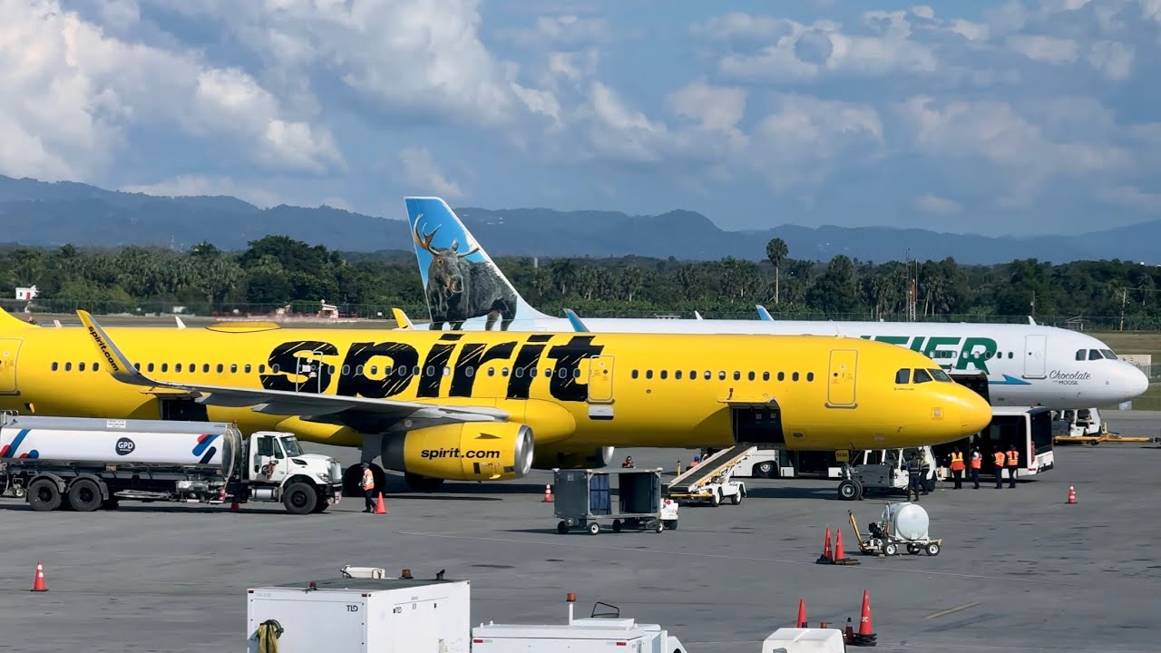 MUCHOS AVIONES EN EL AEROPUERTO INTERNACIONAL DEL CIBAO | #airplane #aviation #airport 