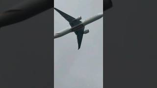 Emirates ? Boeing 777 Takeoff from KIAB shorts plane