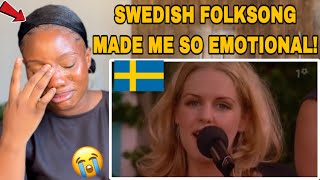 THIS SWEDISH FOLK SINGER MAKE ME CRY!! Sofia Karlsson  Jag väntar... (Allsång på Skansen, 2006)