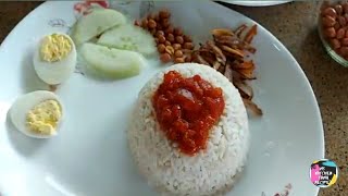 Nasi Lemak / Rice Cooked in Coconut Milk / Malaysian Traditional Dish / Easy to Make Tasty Dish /