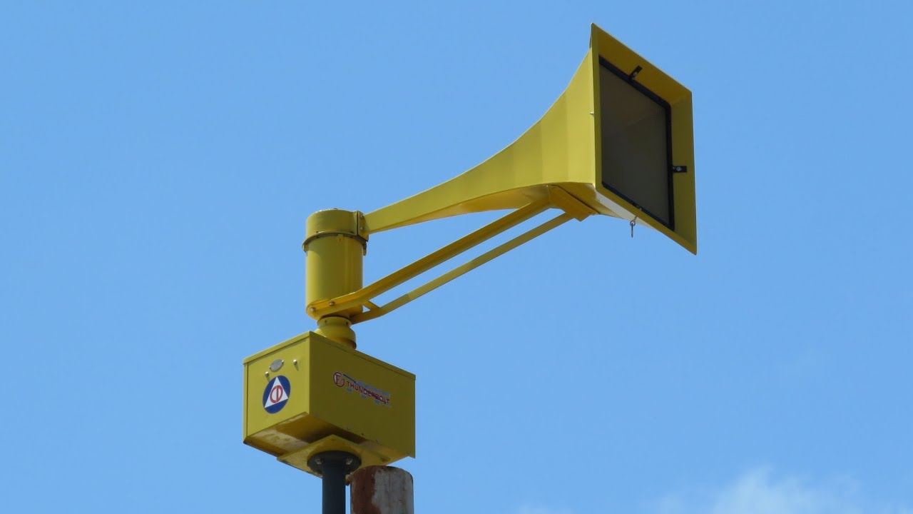 Greenville, Georgia Federal Signal Thunderbolt 1000AT Monthly Tornado Siren Test - Short Attack x2