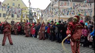 Die Fosanegl Aus Kinding Vertreiben Beim Gredinger Faschingsumzug Die Schrecken Des Winters.