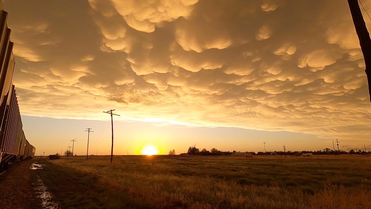 Incredible Timelapse Of Mammatus Clouds At Sunset - YouTube