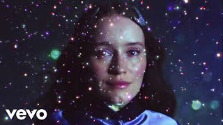 Смотреть клип Sigrid - It Gets Dark