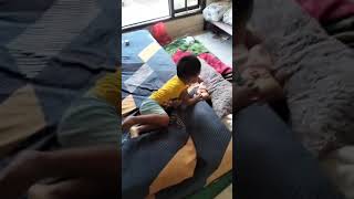 Duo Bocil Guling Di Kasur