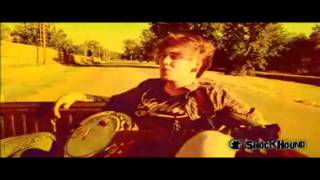 Video-Miniaturansicht von „NeverShoutNever - Piggy Bank (Official Music Video)“