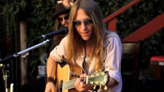 BLACKBERRY SMOKE   One Horse Town - In The Back yard. chords