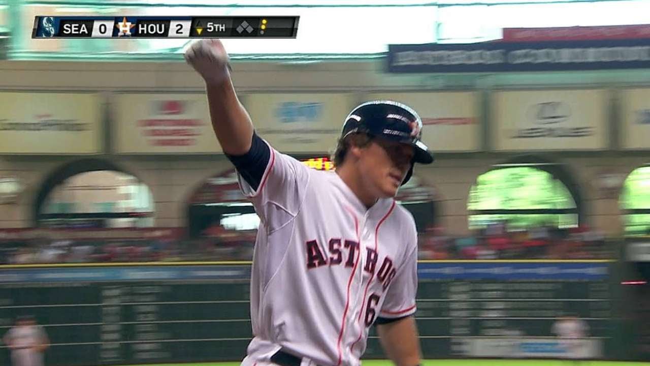Hernandez hits his first Major League homer 