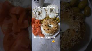5 min easy breakfastphilly cream cheese my home made everything bagels. 🍅 olives coffee