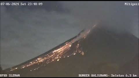 06 July 2024 - Merapi, Central Java, Indonesia - Stratovolcano - Erupting - Explosive. VWDU24