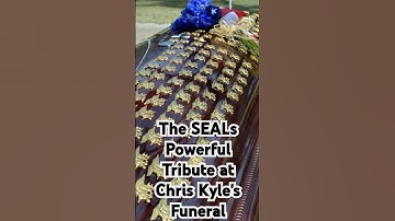 Het indrukwekkende eerbetoon van de SEALs tijdens de begrafenis van Chris Kyle.