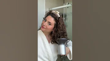HAVE YOU SEEN THIS NEW VIRAL ROOT VOLUME HACK FOR CURLY HAIR 