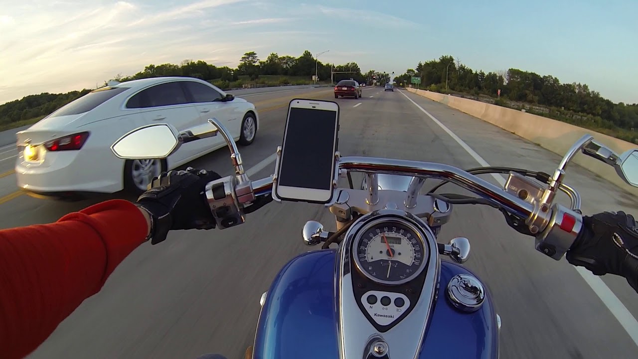 Kawasaki Vulcan 900 (Vance and Hines pipes)