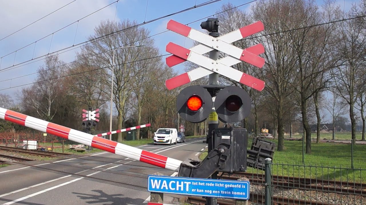 Spoorwegovergang Wijhe // Dutch Railroad Crossing