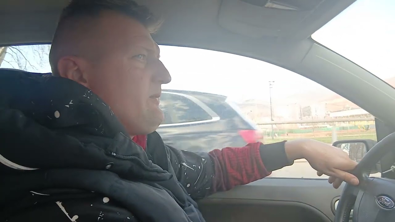 Hvala na poskupljenju nafte sve flase I kanistere ste pobrali stoje bilo pokraj ceste 🤣