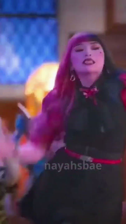 D.R.A.C❤️❤️❤️❤️@NayahDamasen #draculaura #nayah #monsterhighthemovie