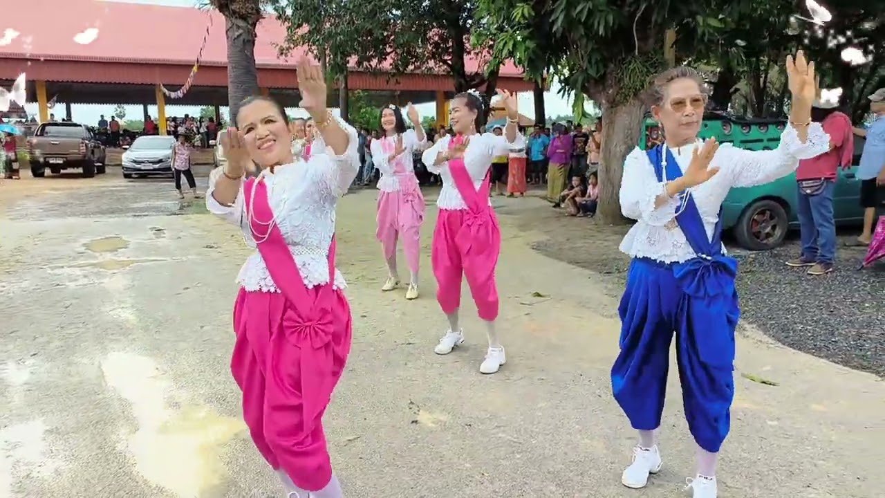 ร่วมงานทอดกฐิน #วัดท่าหยี🛕ในบทเพลงซุ้มลาวแพน #ขอขอบคุณท่าสวยๆจากอ.นิรันดร์ จันทร์น้อย🙏🏻ค่ะ