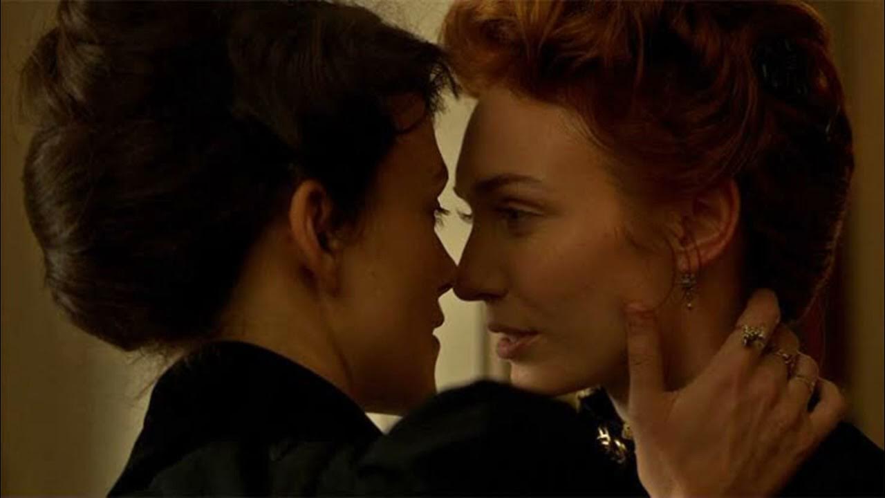 Lesbian subtitle. Элеонор Томлинсон Keira Knightley. Колетт Хиллер поцелуй.