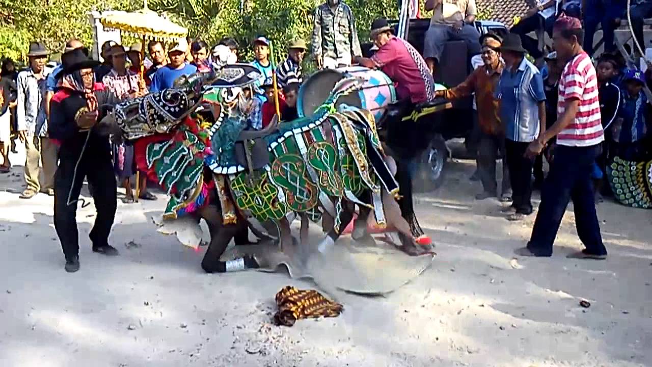 jaran jinggo atau kuda yang kesurupan