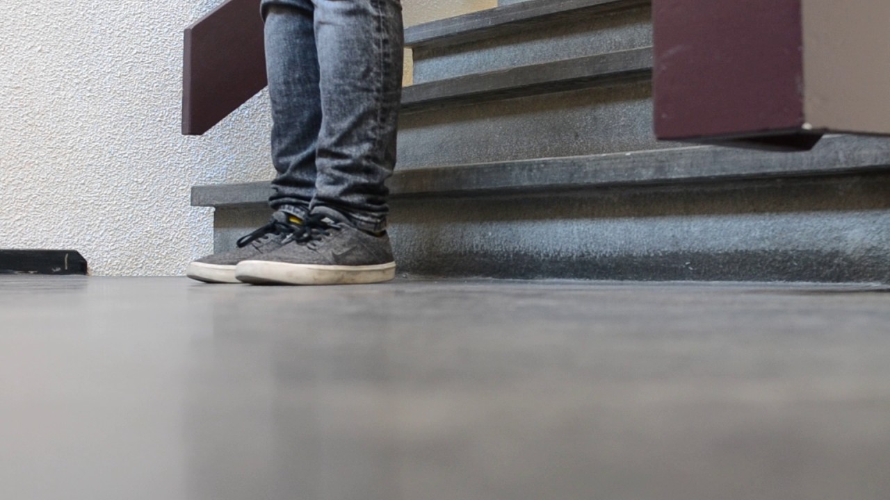 ik spring van de trap af - YouTube