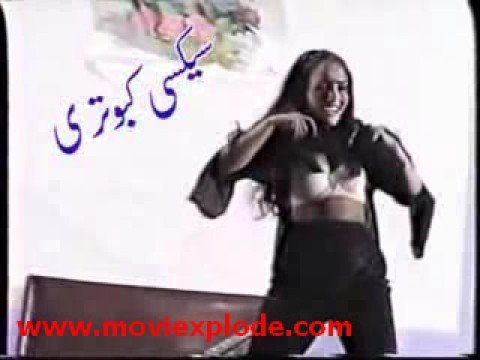 Sexy Punjabi girl in hot Pakistani mujra dance