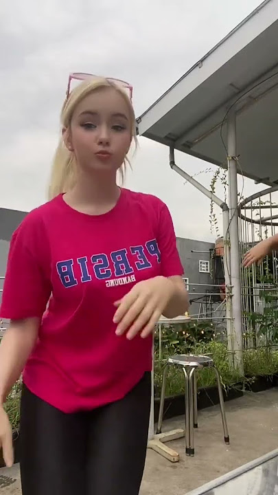 Bule nyanyi dungdat dan joget #bulebarbie