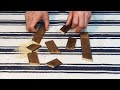 Make puzzles using scraps of discarded wood.利用廢棄的小木片製作拼圖