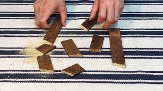 Make puzzles using scraps of discarded wood.利用废弃的小木片制作拼图