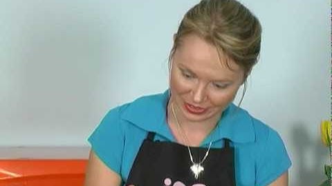 Learn Swirling Techniques For Melt And Pour Soap - Step-By-Step Guide | BrambleBerry.com