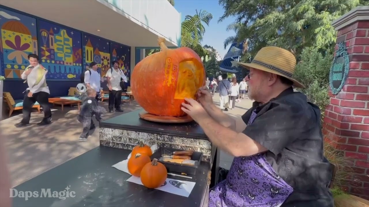 Pumpkin Carving with Doug Marsh at Disneyland Hotel! 4K