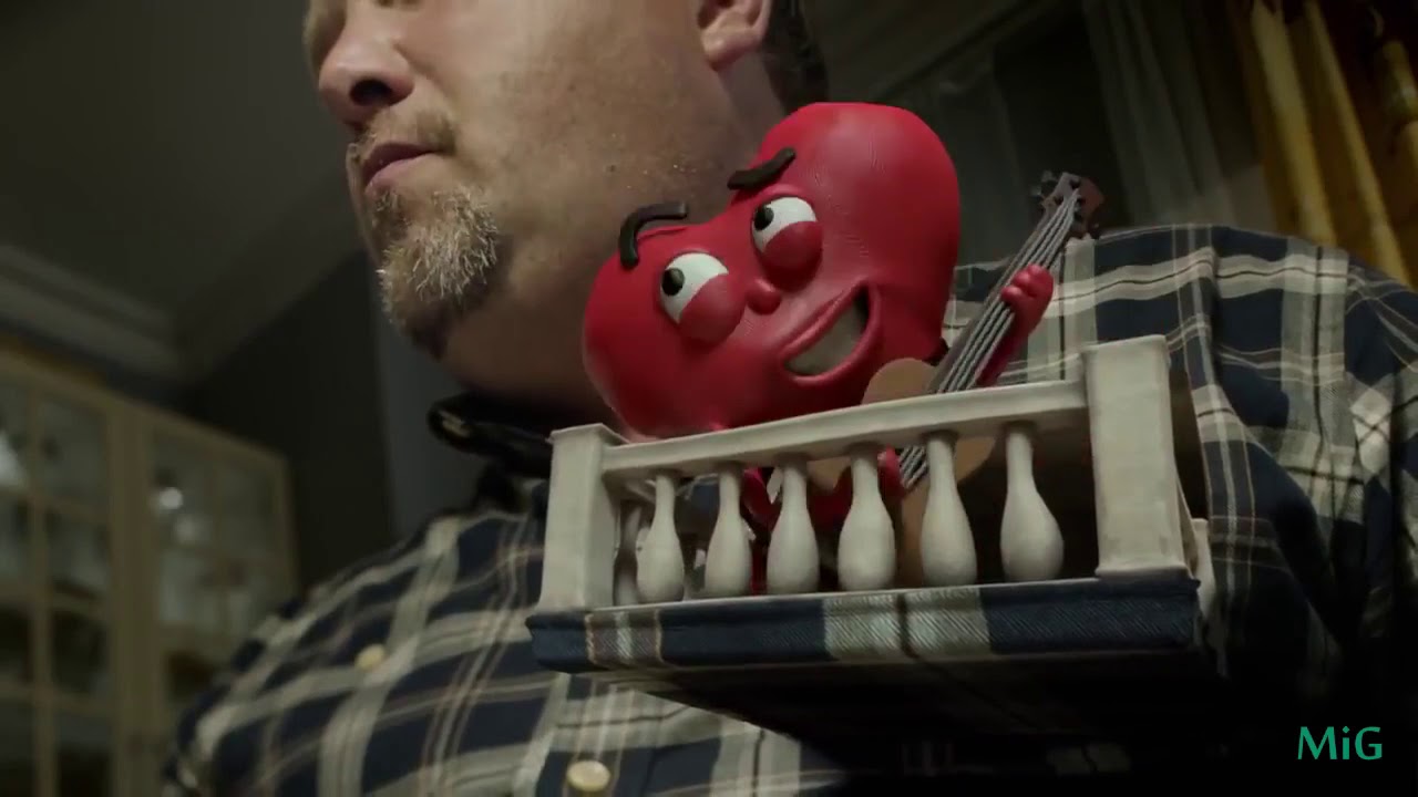 ДЕБИЛ ДОТЕР МАКСИМ СНЯЛСЯ В РЕКЛАМЕ СОСИСОК!!1!!!! - YouTube