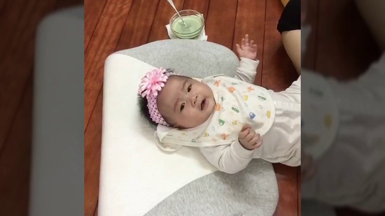 Kết quả hình ảnh cho Tròn 100 ngày sau sinh, mẹ nhá» âlàm phépâ cho con như này Äá» bé không sá»t, Än ngoan không trá», tinh khôn há»c giá»i