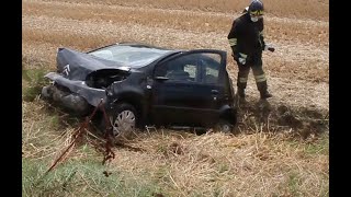 Auto Esce Di Strada E Cappotta In Un Campo Donna Trasportata Al Bufalini