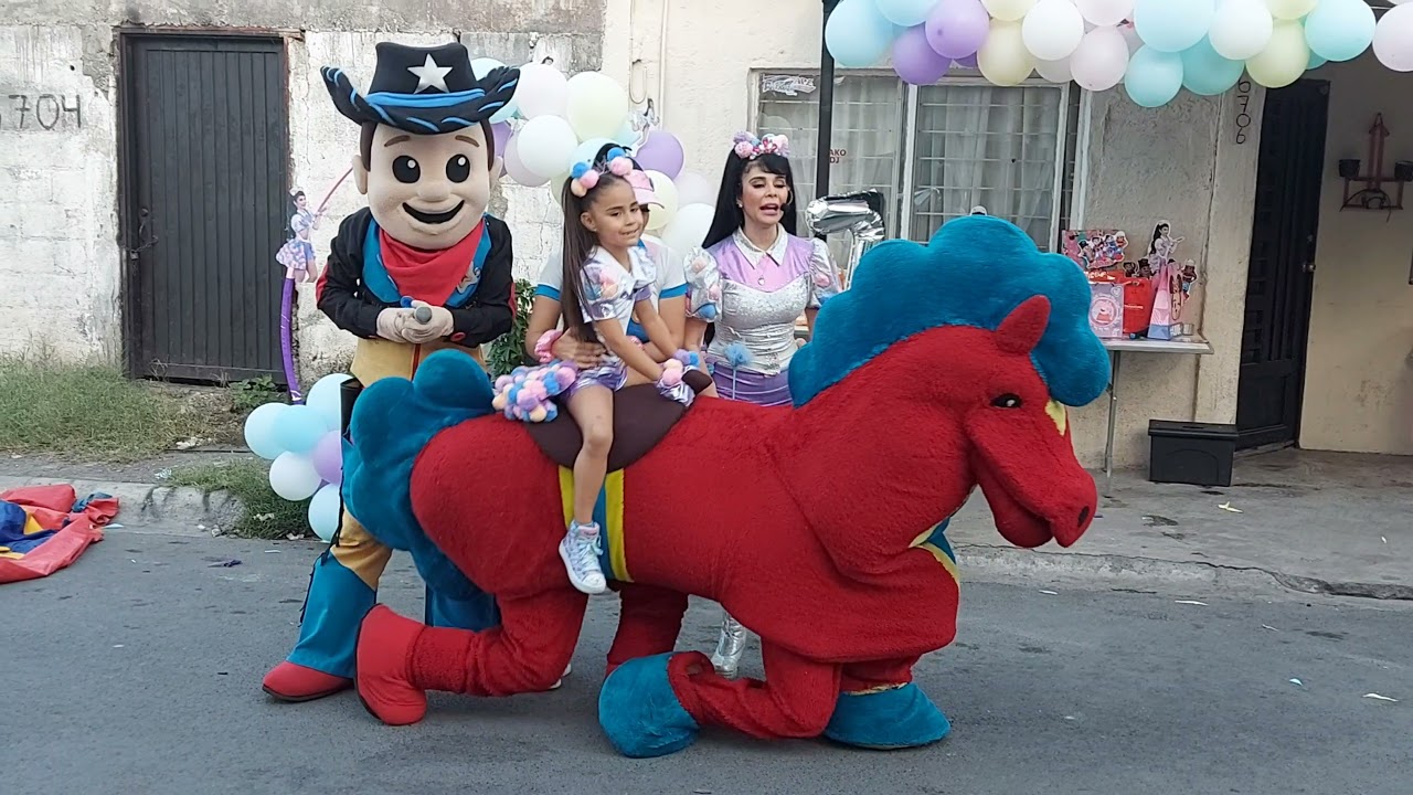 DANIELA 2 años y MIA 7 años- princesita ANACELIA