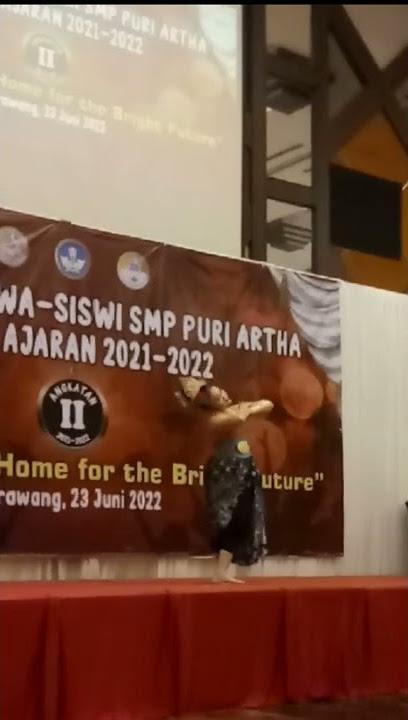 Jaipongan Dance Performance by Aurel, the 7th Grader of SMP Puri Artha