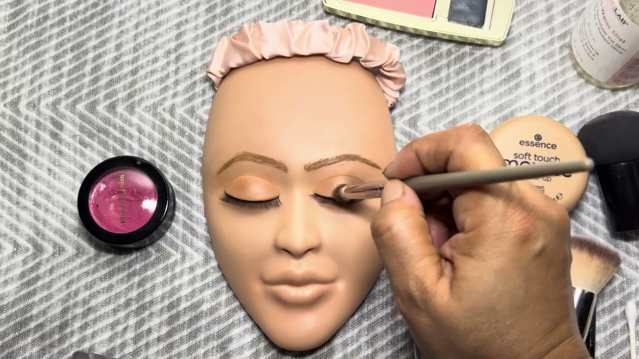 ASMR, Doing your makeup for Valentine´s Day