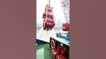 Grab Dredger Operating in a Rapid River Current